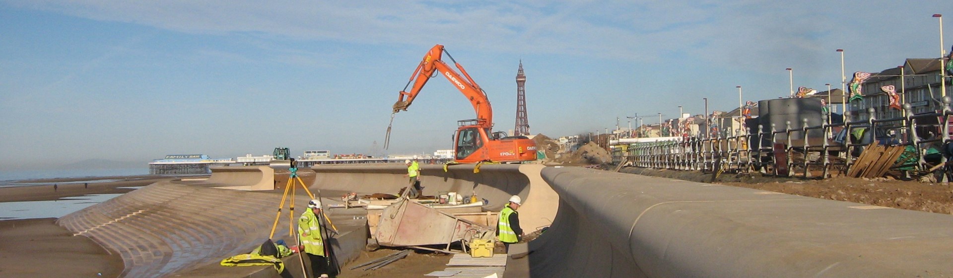 Blackpool_Wave_wall,_berm_slab_and_revetment.jpg