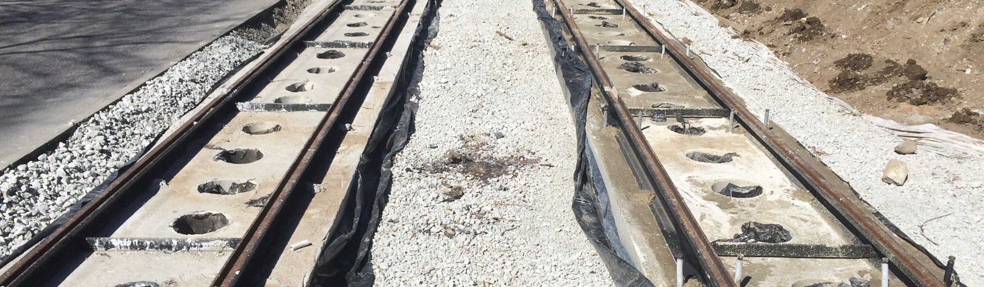 macro synthetic fibre reinforced track slab - durus easyfinish.jpg